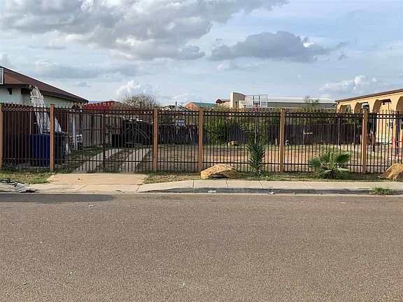 2nd image of 4916 Palmito Dr