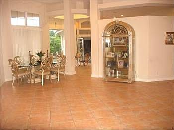 2nd image of 2548 Jardin #T