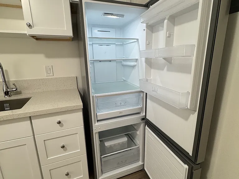 Crestwood Apartments — Photo 10