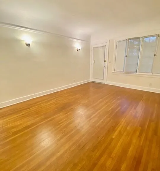1040 N Sweetzer Ave #1/2 — Photo 8