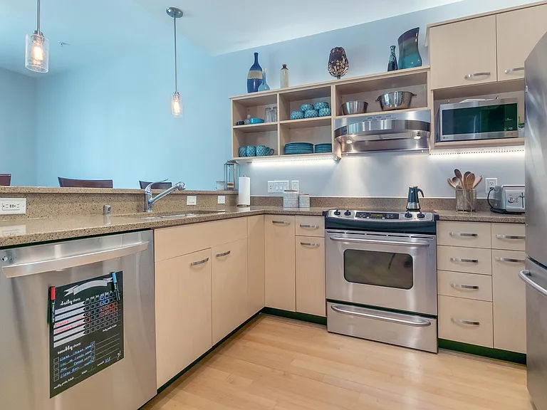 309 W Washington Ave #213 — Photo 16