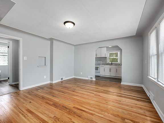 4th image of 22911 Hayes Ave APT 3
