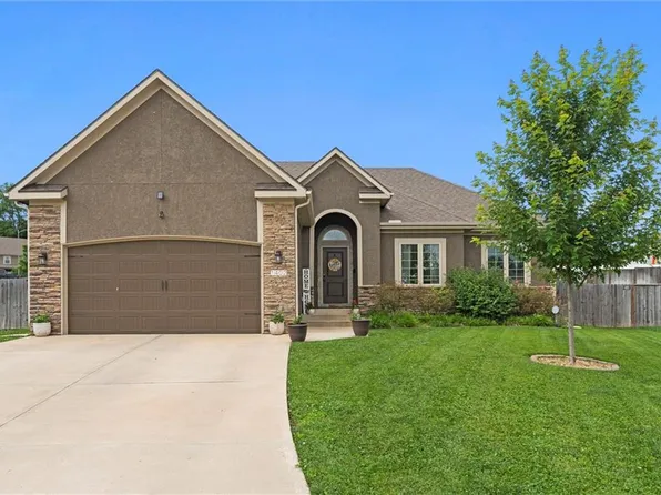 1402 NW Red Oak Ct, Grain Valley, MO 64029