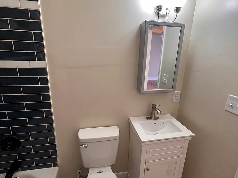 1005 W High St — Photo 11