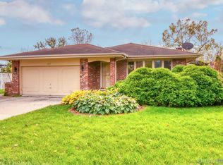 7117 Cambridge Rd, Woodridge, IL 60517