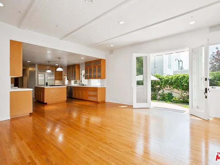 333 S McCarty Dr — Photo 8
