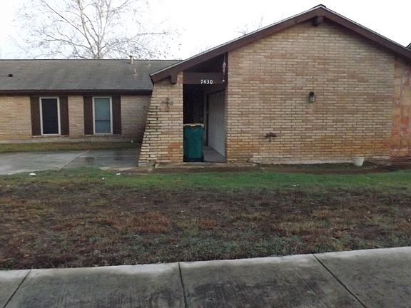 3rd image of 7430 Hidden Oak Trail