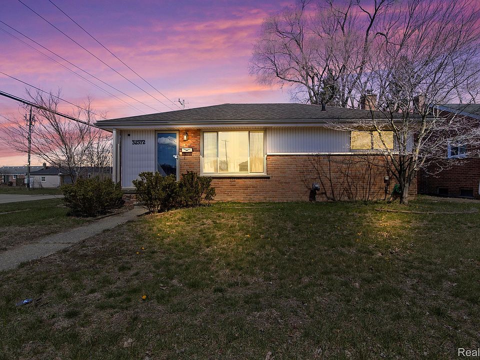 1st image of 32372 Avondale St
