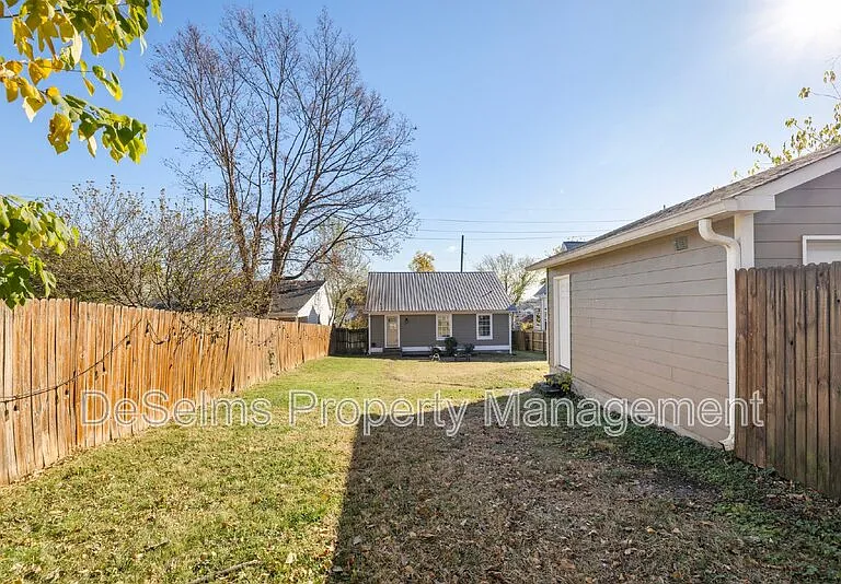 508 S 12th St — Photo 30