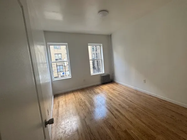 2413 Walton Avenue image 2 of 4