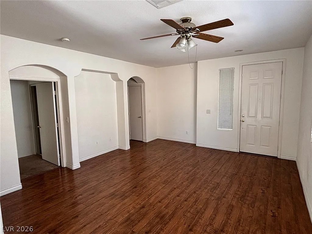 3 bed, 2.0 bath, 1134 sqft, $2,000 — Photo 3