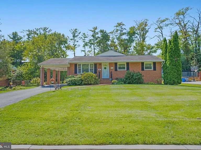 3908 Egan Dr — Photo 1