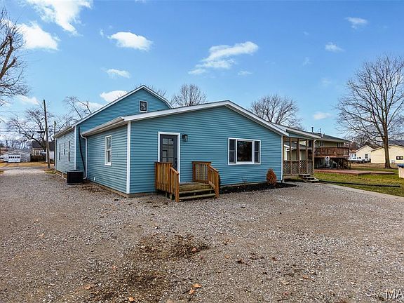 4th image of 225 E Macoupin St
