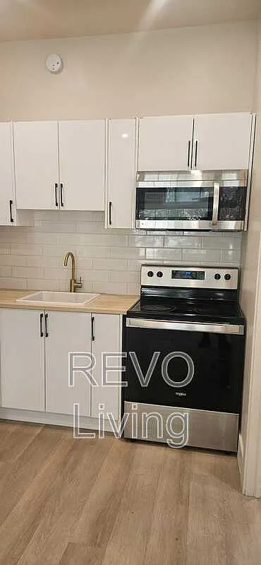Studio, 1.0 bath, 500 sqft, $1,300 — Photo 2
