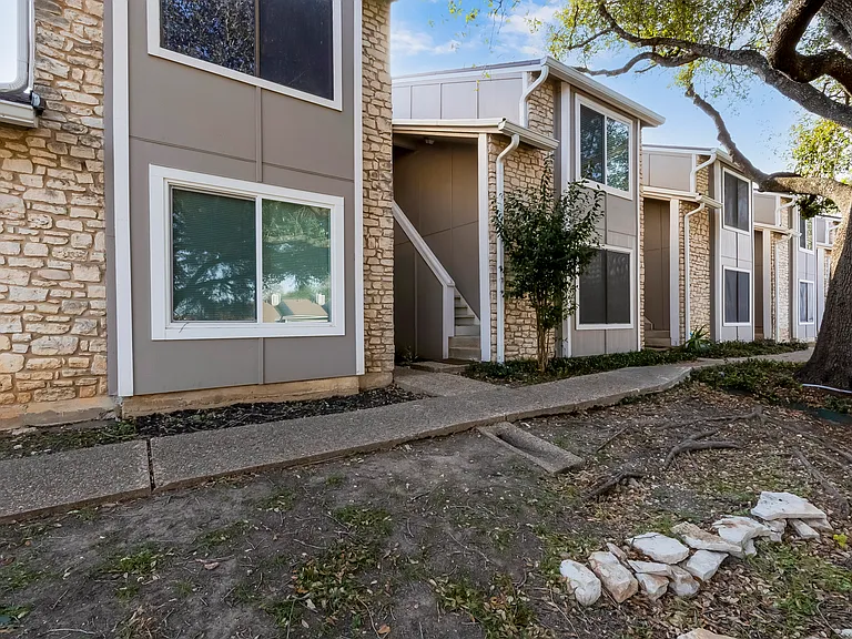 1740 Timber Ridge Rd — Photo 2