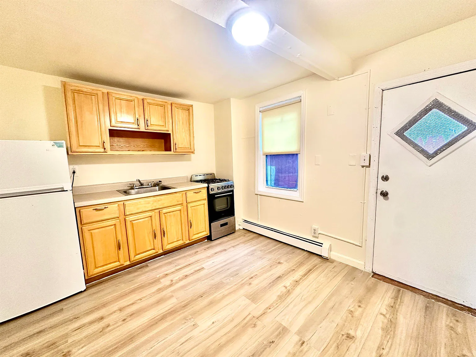 1 bed, 1.0 bath, $1,299 — Photo 3