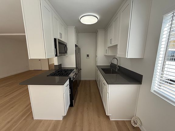 3rd image of 22 Reef St APT 3