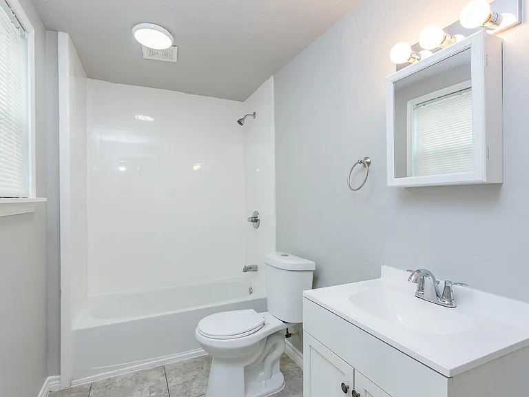 317 Eastwood St #C — Photo 6