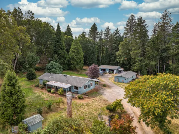 2424 Robinson Rd, Grants Pass, OR 97527