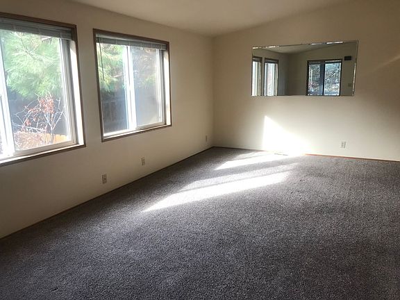 2nd image of 1017 SE Laurelwood Pl