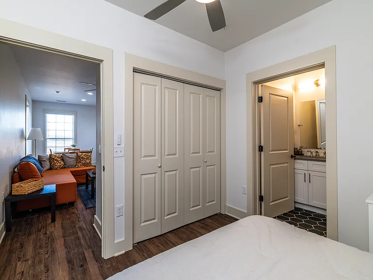 1110 Franck St — Photo 13