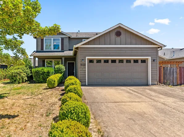 1032 S 1st St, Cottage Grove, OR 97424