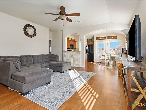 4th image of 303 Capistrano Dr