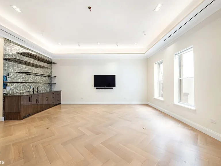 9 E 82nd St #2/3 — Photo 4