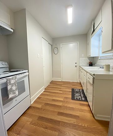 3rd image of 350 Kipling Ave