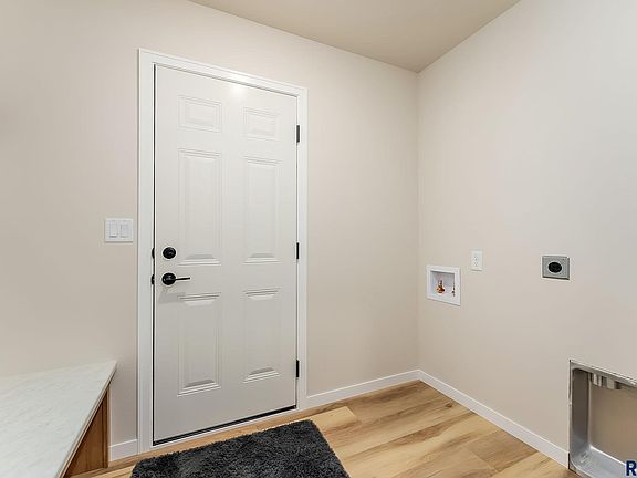 3rd image of 1220 N Poplar Ave