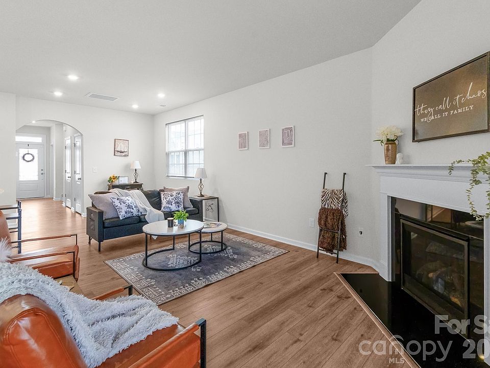 1st image of 5044 Moss Pine Way