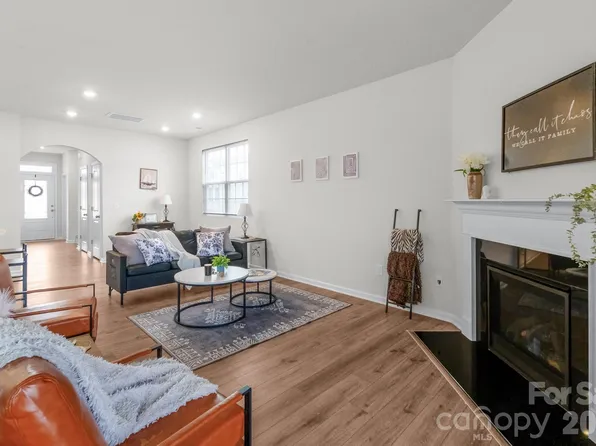 5044 Moss Pine Way, Tega Cay, SC 29708