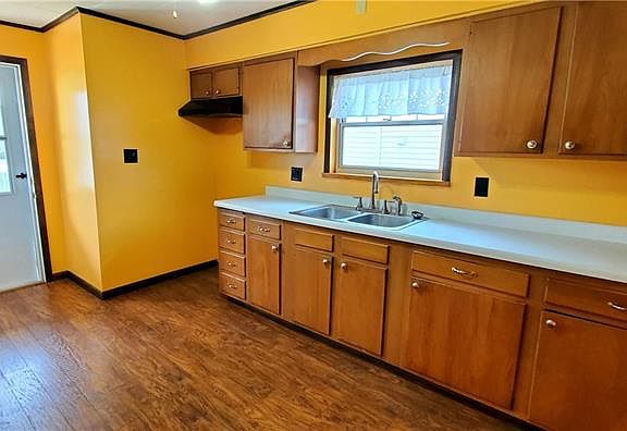 3rd image of 512 Walnut St