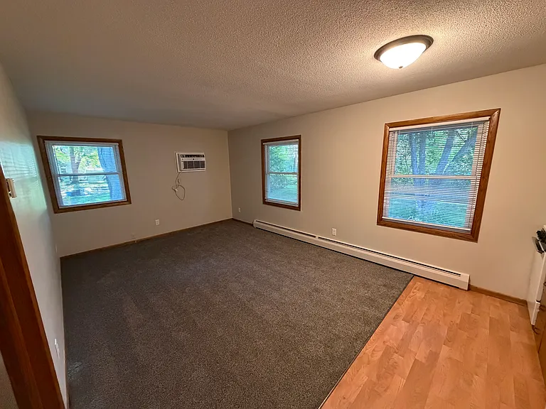 320 Spruce Dr E #8 — Photo 2