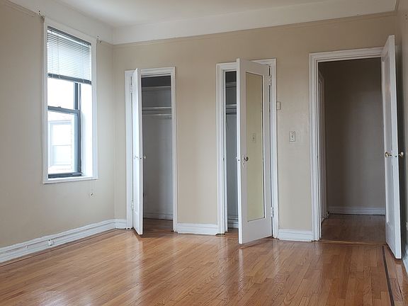4th image of 4915 Broadway APT 6L