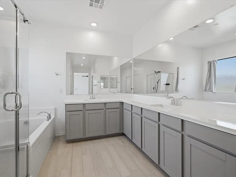 294 Mount Williamson St — Photo 8