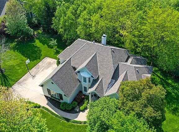 5th image of 2124 Winding Woods Dr