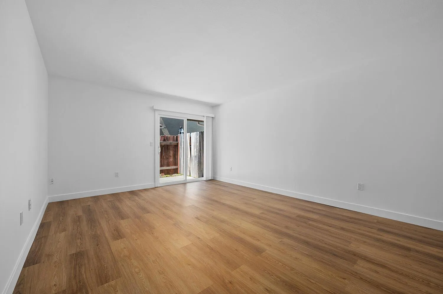2 bed, 1000 sqft, $2,650 — Photo 2