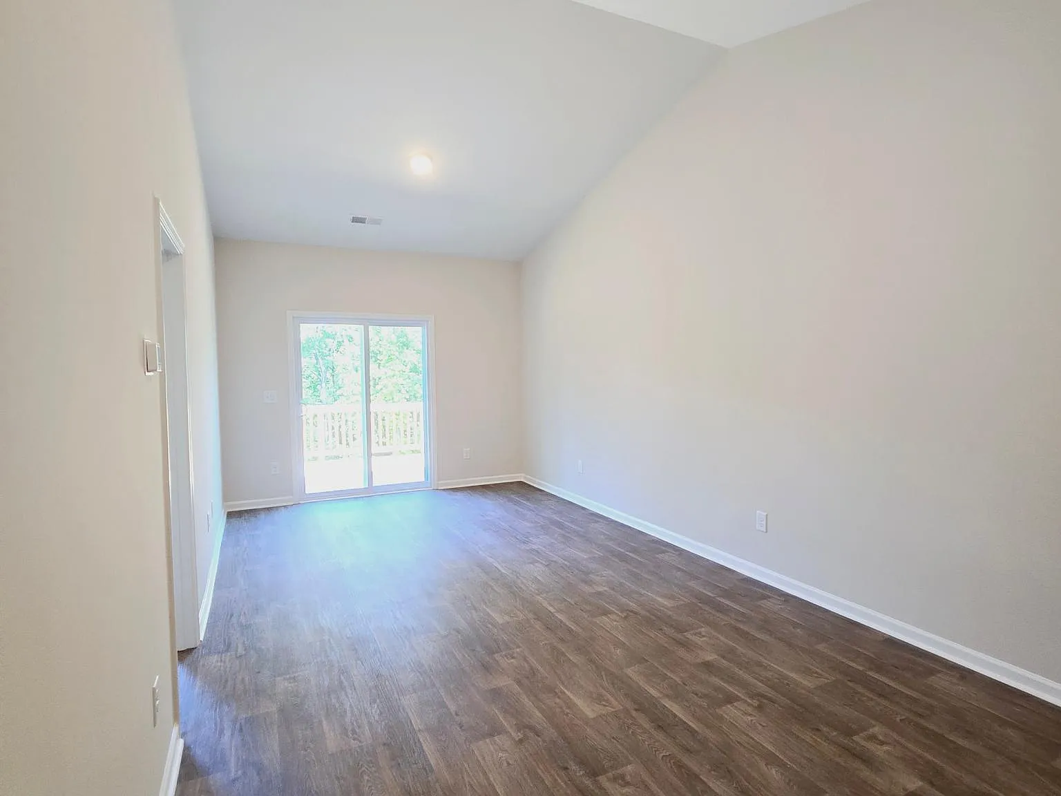 3 bed, 2.5 bath, 1358 sqft, $1,750 — Photo 4