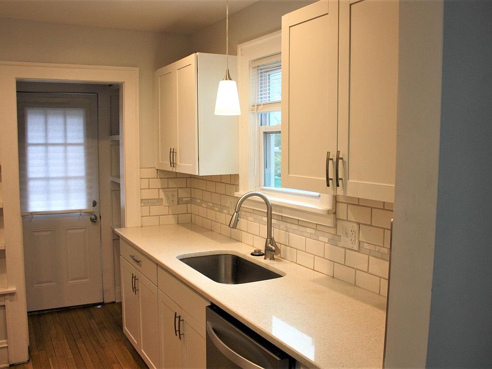 1st image of 1561 Parkwood Rd