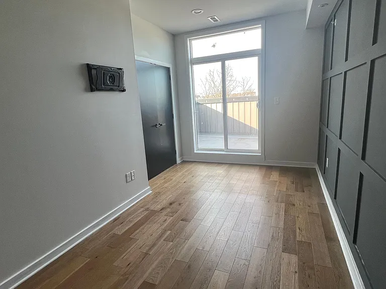 1333 S Dover St — Photo 17