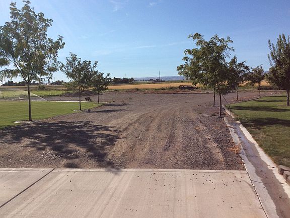 Back pass through to alley