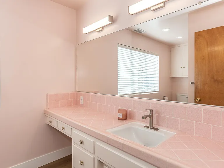 Hallway full bathroom with tub