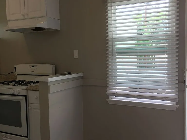 215 W Lomita Ave — Photo 4