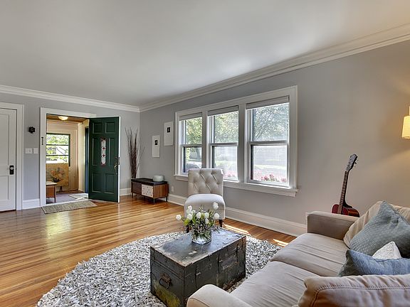 5th image of 1555 Sargent Ave