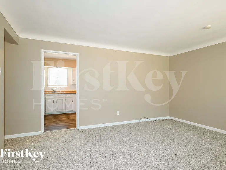 170 Calbreath Ct — Photo 4