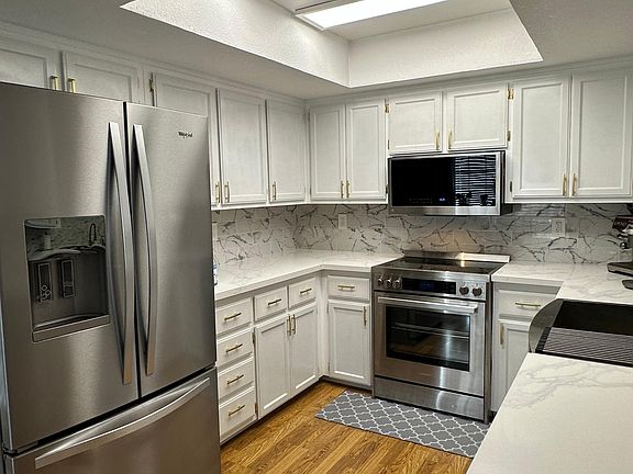 3rd image of 1009 Belcourt Cir