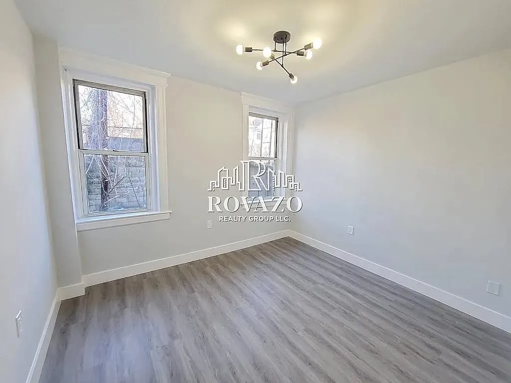 3 bed, $2,095 — Photo 2