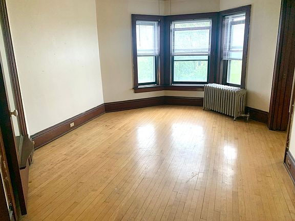 2nd image of 1838 N Oakland Ave #4