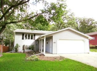 812 35th Ave NW, Rochester, MN 55901